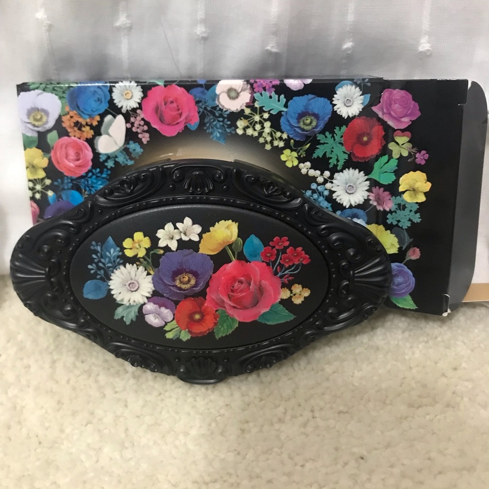 Anna Sui Compact Makeup Palette